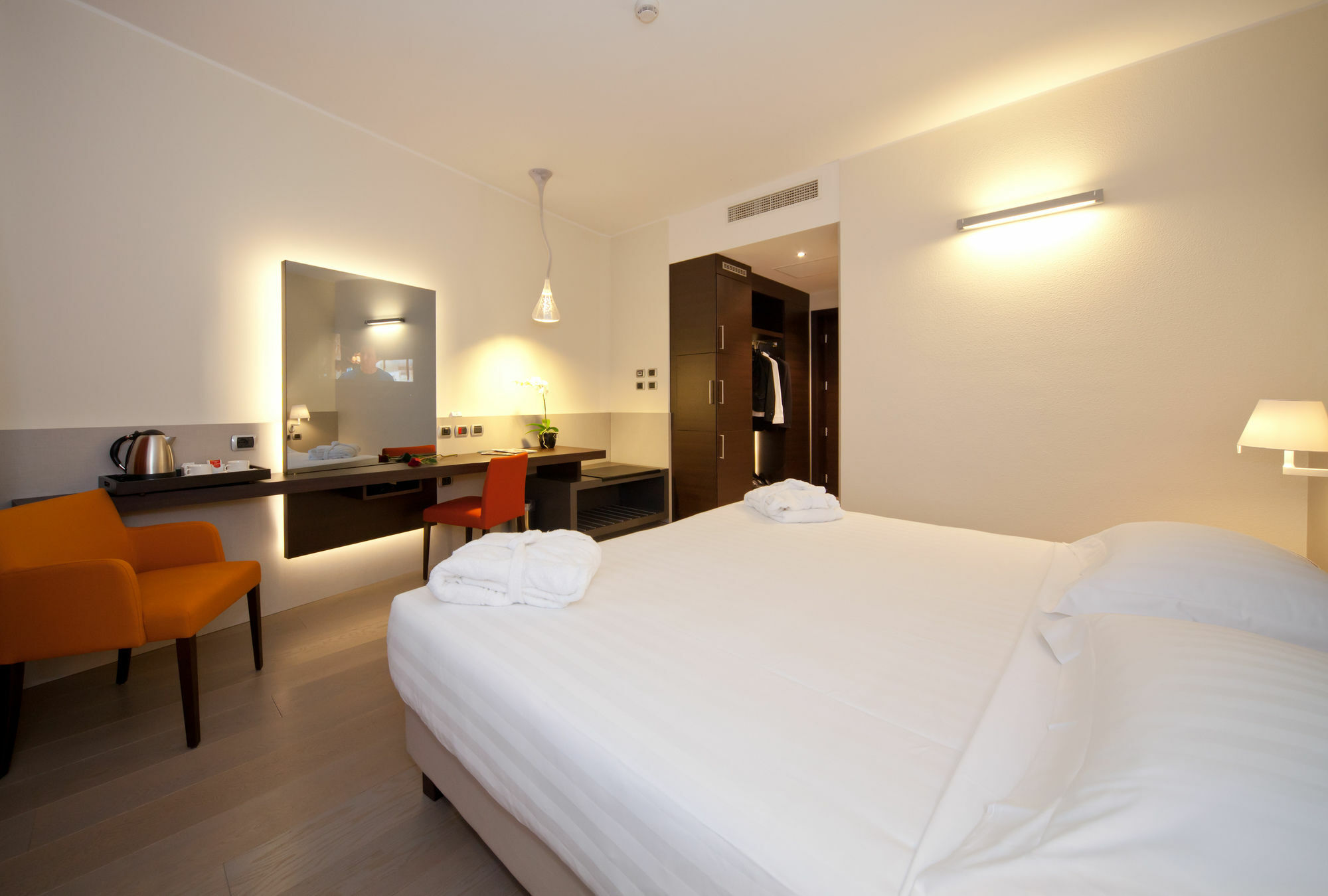Rmh Modena Des Arts Hotel Ngoại thất bức ảnh